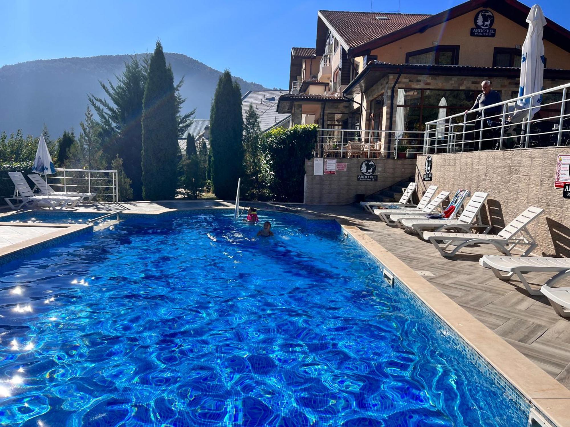Ardovel Park Hotel Velingrad Bagian luar foto